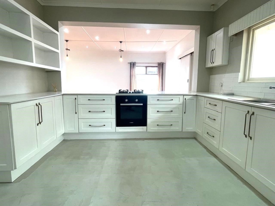 4 Bedroom Property for Sale in Mossel Bay Central Western Cape